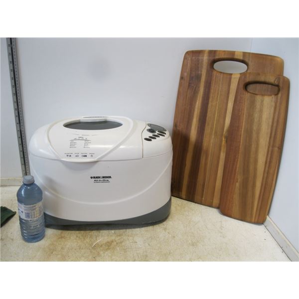 Black & Decker Breadmaker /2wooden cutting boards