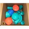 Image 1 : BOX OF NEW SUMMER OUTDOOR DISHES