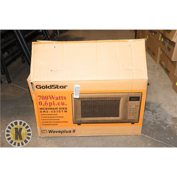 GOLDSTAR MICROWAVE IN ORIGINAL BOX