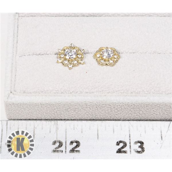 PAIR OF NON MATCHING 10K GOLD EARRINGS IN CASE