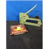Image 1 : Vintage Staple-Gun & Staples