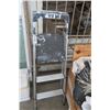 Image 1 : Aluminum 2 Step Painting Ladder