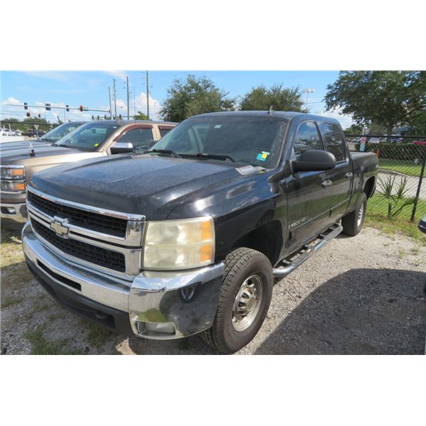 2008 Chevy LT HD2500 DSL 4 X 4 Crew Short Bed Pick UP