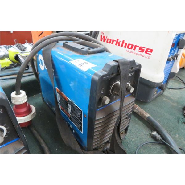 Miller Maxstar 200 T16 Welder