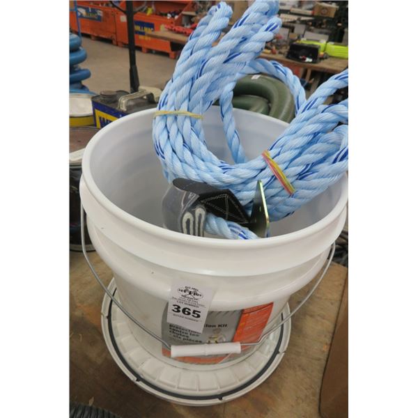 Bucket w/Lanyard Rope