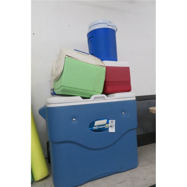 Coleman Xtreme Cooler & 4 Small Coolers