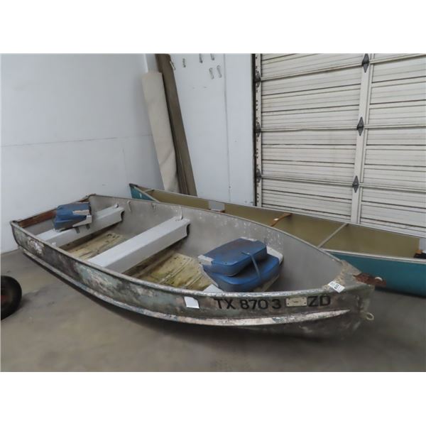 Aluma Craft 12' Alumium V-Hull Boat