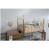 Image 1 : Doll Bed & Décor
