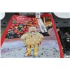 Image 2 : Wireless Headphones & Holiday Décor