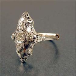 AN UNMARKED WHITE GOLD AND DIAMOND RING