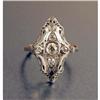 Image 2 : AN UNMARKED WHITE GOLD AND DIAMOND RING