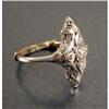 Image 3 : AN UNMARKED WHITE GOLD AND DIAMOND RING
