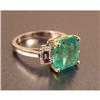 Image 1 : AN 18K WHITE AND YELLOW GOLD, DIAMOND AND EMERALD RING
