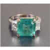 Image 2 : AN 18K WHITE AND YELLOW GOLD, DIAMOND AND EMERALD RING