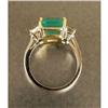 Image 3 : AN 18K WHITE AND YELLOW GOLD, DIAMOND AND EMERALD RING