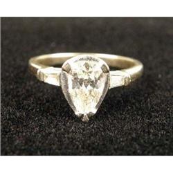 A 14K WHITE GOLD AND DIAMOND ENGAGEMENT RING