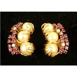 A PAIR OF 14K YELLOW GOLD, PEARL, DIAMOND AND RUBY EAR CLIPS