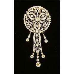 A PLATINUM AND DIAMOND BROOCH