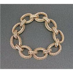 AN ITALIAN 14K YELLOW GOLD OVAL LINK BRACELET