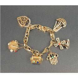 A 14K YELLOW GOLD CHARM BRACELET