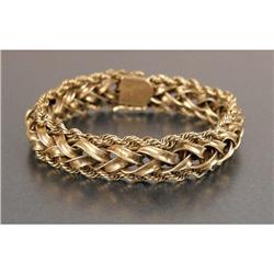 A 14K YELLOW GOLD CHARM BRACELET