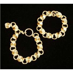 A PAIR OF 18K YELLOW GOLD LINK BRACELETS