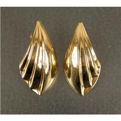 A PAIR OF BASSANI, ITALY, 14K YELLOW GOLD SWOOP-FORM EARRINGS