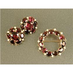 A 14K YELLOW GOLD, PEARL AND GARNET JEWELRY SUITE