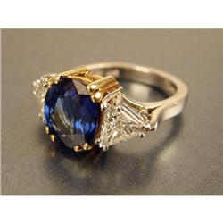 A PLATINUM, 18K YELLOW GOLD, SAPPHIRE AND DIAMOND RING