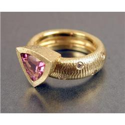A MORELLI 18K YELLOW GOLD, PINK TOURMALINE AND DIAMOND RING