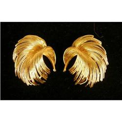A PAIR OF TIFFANY &amp; CO. 18K YELLOW GOLD SWIRL-FORM EAR CLIPS