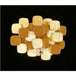 A MODERN 18K BRUSHED YELLOW GOLD AND DIAMOND BROOCH