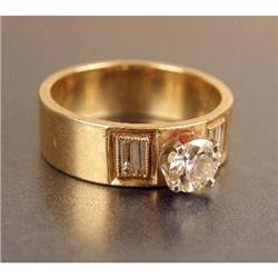 A 14K YELLOW GOLD AND DIAMOND BAND RING