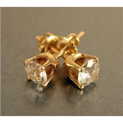 A PAIR OF 14K YELLOW GOLD AND DIAMOND STUD EARRINGS