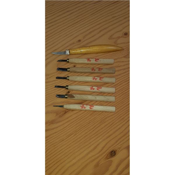 7 WOOD CARVING TOOLS