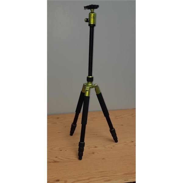 GIOTTI TRIPOD IN CASE COMES WITH SOFT CASE, STRAP & TOOLS