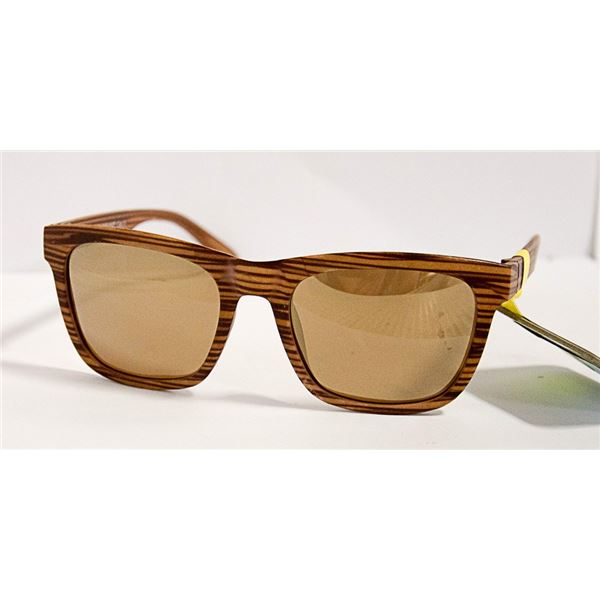 PAIR OF FOSTER GRANT SUNGLASSES