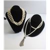 Image 1 : LOT OF 2 MIXED LADIES PEARL STYLE NECKLACES