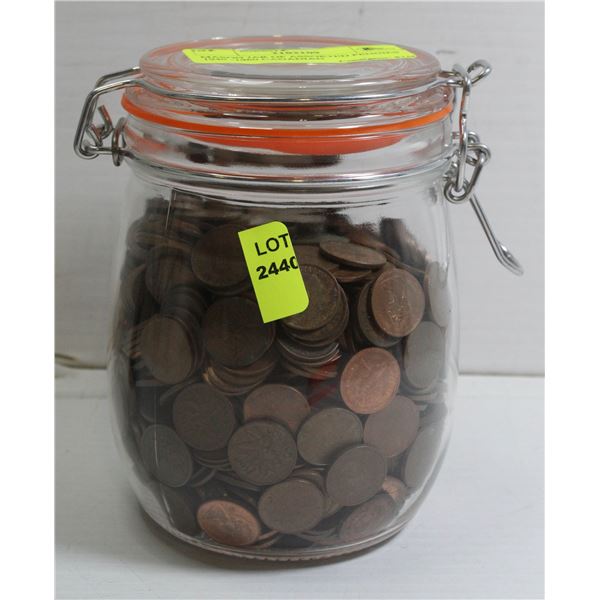 MASON JAR OF ASSORTED PENNIES 1940 -1960 CANADIAN