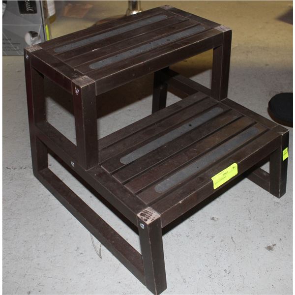 WOOD STEP STOOL