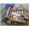 Image 1 : BAG LOT OF 24 BRAND NAME ASSORTED CHOCOLATE BARS