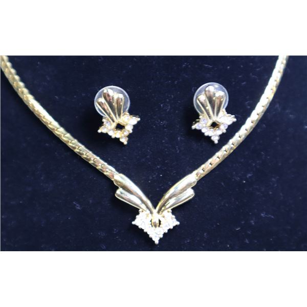 18  MATCHED LADIES EAR RING AND NECKLACE SET