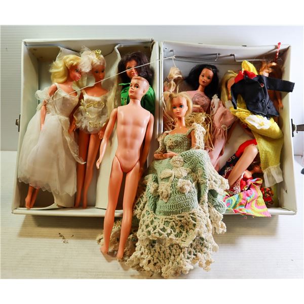 OLD ORIGINAL BARBIES AND KEN WITH CLOTHES & ACCESS