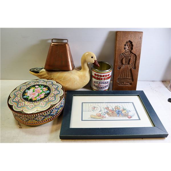 ZIPPER TOTE WITH WOOD DUCK & COLLECTIBLES