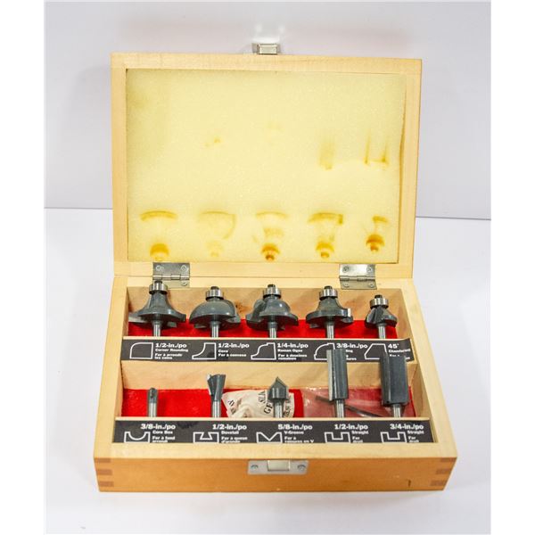 CRAFTSMAN 10 PC ROUTER BIT SET IN A WOODEN CASE