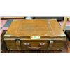 Image 1 : VINTAGE STYLE DECORATIVE SUITCASE