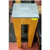 Image 1 : WOOD AND METAL ACCENT TABLE 12" X 12" X 24-1/2"