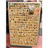 Image 1 : CORK BOARD WITH ASSORTMENT OF PINS