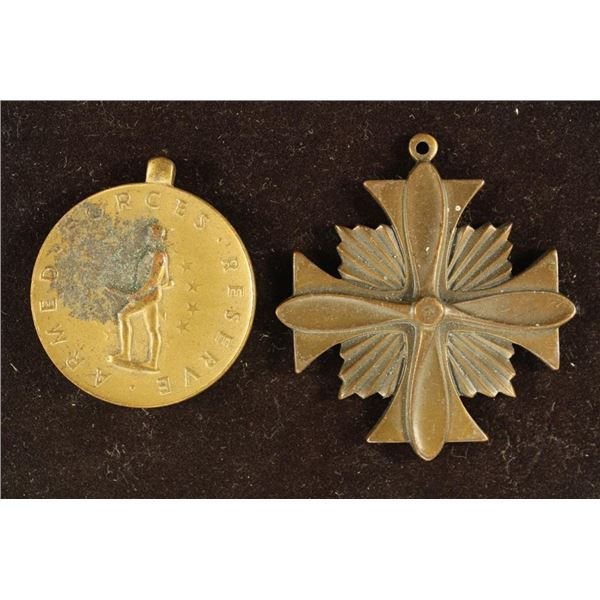 2 DIFFERENT MILITARY MEDALS WITHOUT RIBBONS