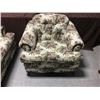 Image 2 : Couch and Side Chair - Floral Pattern Excellent Condition